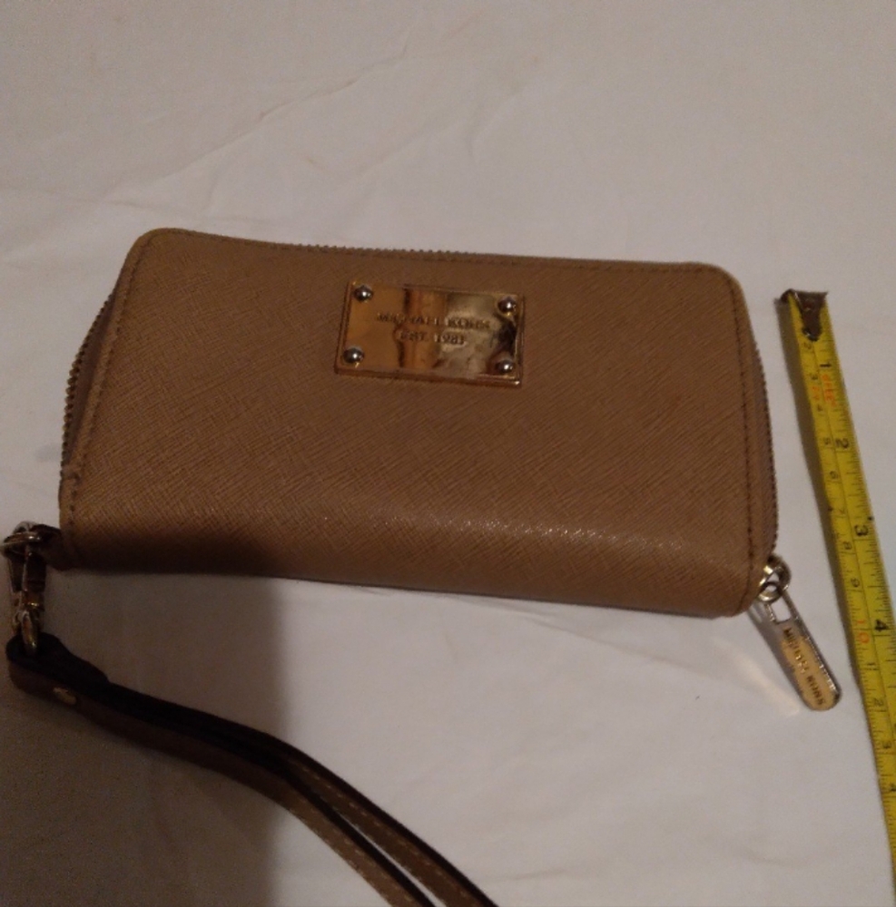 Michael Kors Tan Zip-Around Wristlet Wallet with Gold Hardware#used Condition